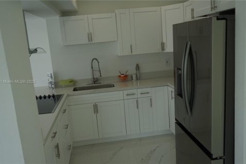 House in West Park, Florida 3 bedrooms, 108.14 sq.m. № 1945605 - photo 21