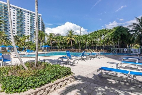 Condominio en venta en Sunny Isles Beach, Florida, 1 dormitorio, 93.37 m2 № 2082509 - foto 25