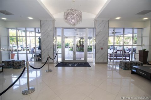 Condominio en venta en Sunny Isles Beach, Florida, 1 dormitorio, 93.37 m2 № 2082509 - foto 5