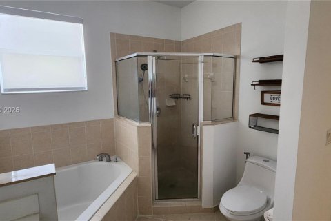 Townhouse in Cutler Bay, Florida 3 bedrooms, 131.55 sq.m. № 2024212 - photo 12