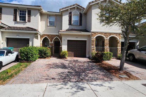 Townhouse in Cutler Bay, Florida 3 bedrooms, 131.55 sq.m. № 2024212