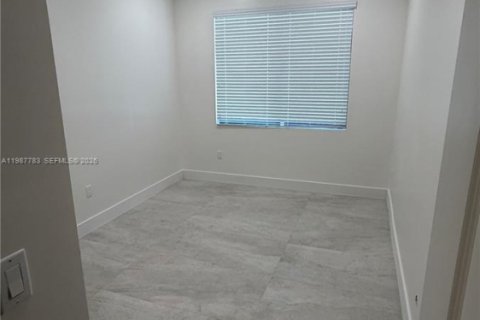 Снять в аренду виллу или дом в Уэст-Перрин, Флорида 6 спален, 239.22м2, № 2050299 - фото 12