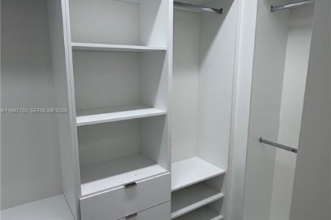 Снять в аренду виллу или дом в Уэст-Перрин, Флорида 6 спален, 239.22м2, № 2050299 - фото 17