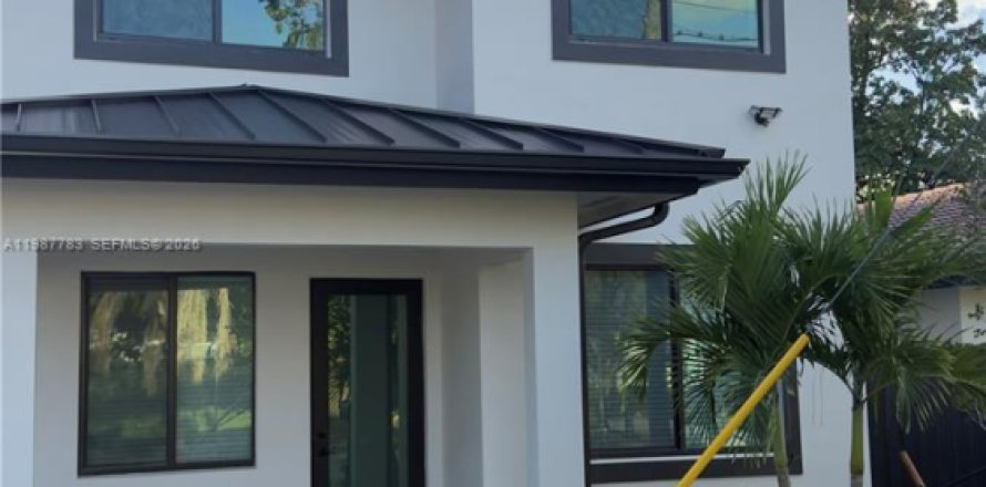 Дом в Уэст-Перрин, Флорида 6 спален, 239.22м2 № 2050299