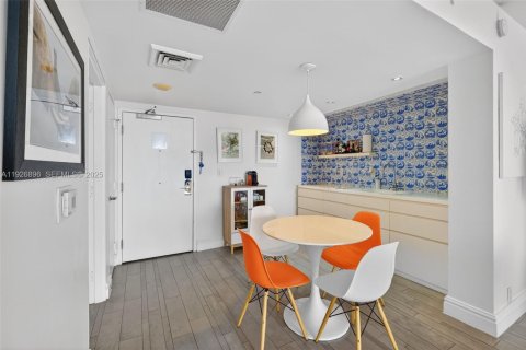 Condominio en venta en Miami Beach, Florida, 1 dormitorio, 64.47 m2 № 2034177 - foto 14