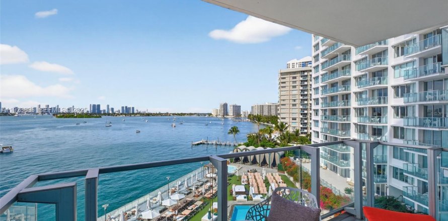 Condominio en Miami Beach, Florida, 1 dormitorio  № 2034177