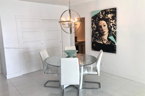 Copropriété à louer à Hollywood, Floride: 1 chambre, 81.2 m2 № 2016824 - photo 19