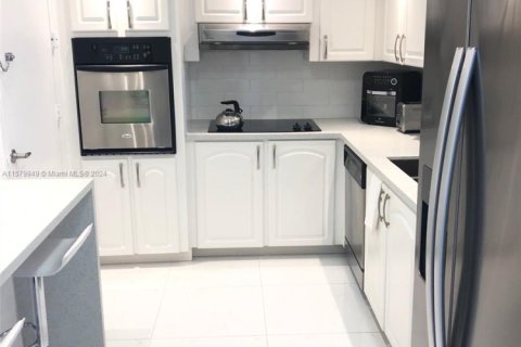 Copropriété à louer à Hollywood, Floride: 1 chambre, 81.2 m2 № 2016824 - photo 25