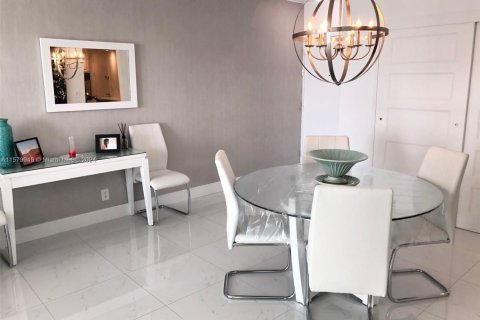 Copropriété à louer à Hollywood, Floride: 1 chambre, 81.2 m2 № 2016824 - photo 9