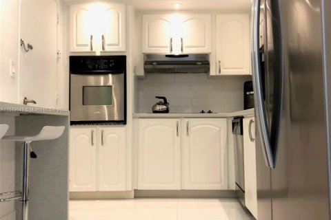 Copropriété à louer à Hollywood, Floride: 1 chambre, 81.2 m2 № 2016824 - photo 28