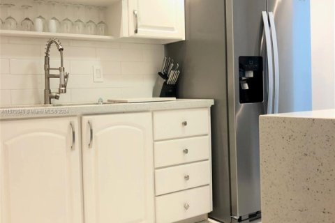 Copropriété à louer à Hollywood, Floride: 1 chambre, 81.2 m2 № 2016824 - photo 27