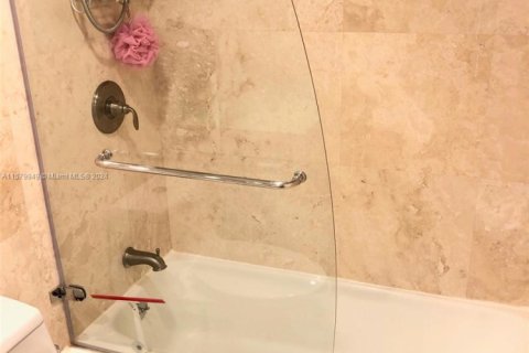 Copropriété à louer à Hollywood, Floride: 1 chambre, 81.2 m2 № 2016824 - photo 30