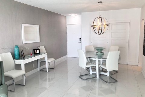 Copropriété à louer à Hollywood, Floride: 1 chambre, 81.2 m2 № 2016824 - photo 8