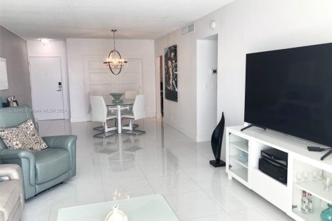 Copropriété à louer à Hollywood, Floride: 1 chambre, 81.2 m2 № 2016824 - photo 10