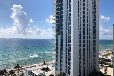 Copropriété à louer à Hollywood, Floride: 1 chambre, 81.2 m2 № 2016824 - photo 16