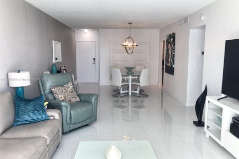 Copropriété à louer à Hollywood, Floride: 1 chambre, 81.2 m2 № 2016824 - photo 2