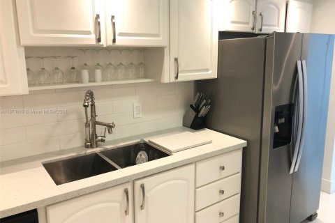 Copropriété à louer à Hollywood, Floride: 1 chambre, 81.2 m2 № 2016824 - photo 26