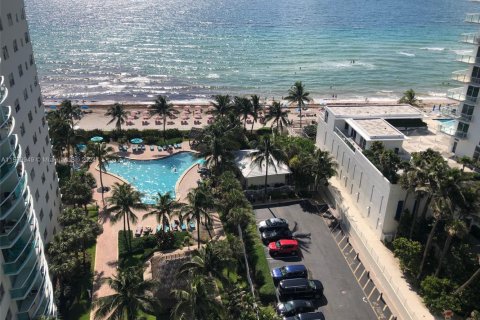 Copropriété à louer à Hollywood, Floride: 1 chambre, 81.2 m2 № 2016824 - photo 7