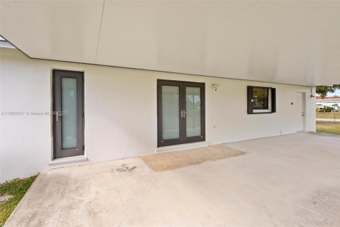 House in Homestead, Florida 4 bedrooms, 132.94 sq.m. № 1896715 - photo 8