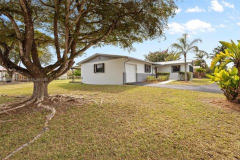 House in Homestead, Florida 4 bedrooms, 132.94 sq.m. № 1896715 - photo 12