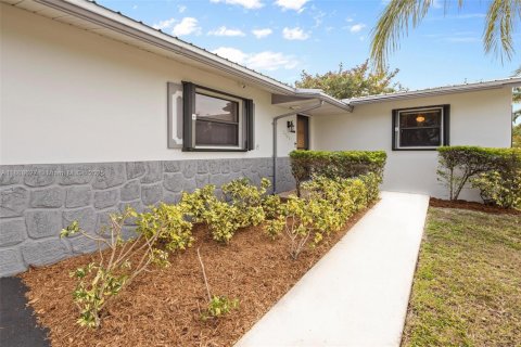 House in Homestead, Florida 4 bedrooms, 132.94 sq.m. № 1896715 - photo 9