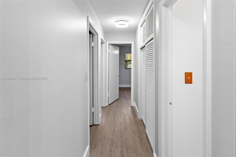 House in Homestead, Florida 4 bedrooms, 132.94 sq.m. № 1896715 - photo 26