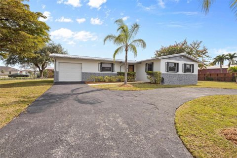 House in Homestead, Florida 4 bedrooms, 132.94 sq.m. № 1896715 - photo 2