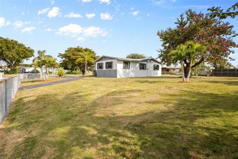 House in Homestead, Florida 4 bedrooms, 132.94 sq.m. № 1896715 - photo 3