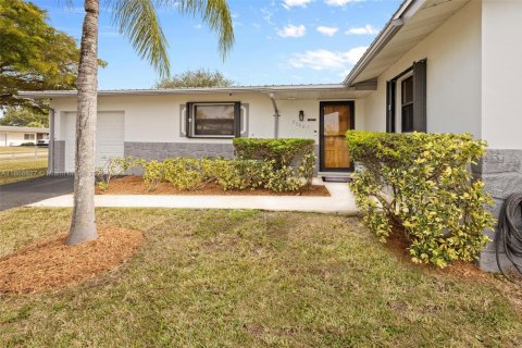 House in Homestead, Florida 4 bedrooms, 132.94 sq.m. № 1896715 - photo 10