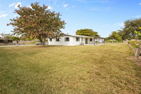 House in Homestead, Florida 4 bedrooms, 132.94 sq.m. № 1896715 - photo 6