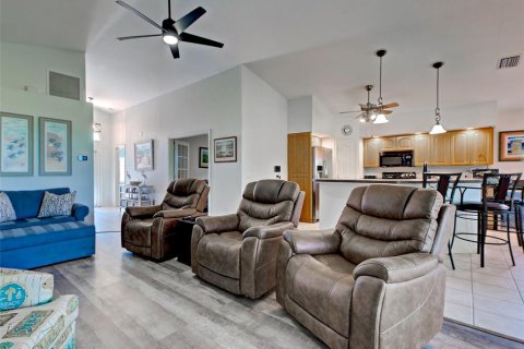 House in Port Charlotte, Florida 2 bedrooms, 145.3 sq.m. № 2351837 - photo 23