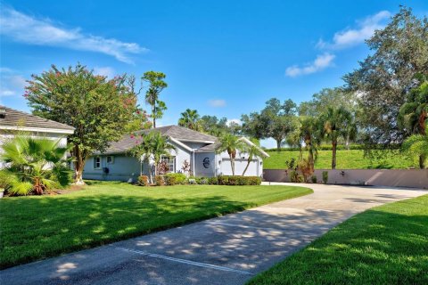 House in Port Charlotte, Florida 2 bedrooms, 145.3 sq.m. № 2351837 - photo 5