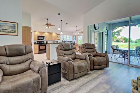 House in Port Charlotte, Florida 2 bedrooms, 145.3 sq.m. № 2351837 - photo 24