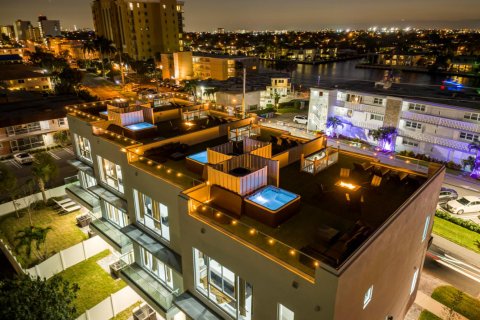 Adosado en alquiler en Pompano Beach, Florida, 5 dormitorios, 243.03 m2 № 2077388 - foto 5