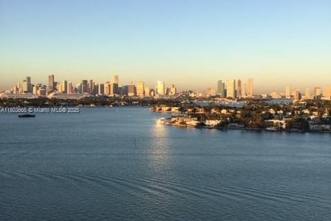 Condo in Miami Beach, Florida, 2 bedrooms № 2038950 - photo 3