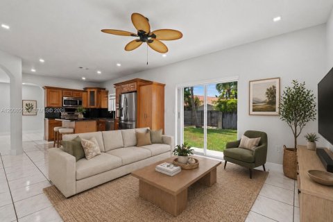 Villa ou maison à vendre à Miami, Floride: 4 chambres, 182.46 m2 № 2074159 - photo 3