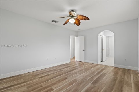 Villa ou maison à vendre à Miami, Floride: 4 chambres, 182.46 m2 № 2074159 - photo 28
