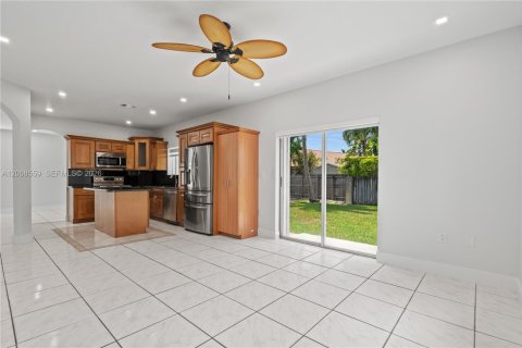 Villa ou maison à vendre à Miami, Floride: 4 chambres, 182.46 m2 № 2074159 - photo 12