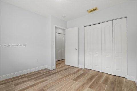 Villa ou maison à vendre à Miami, Floride: 4 chambres, 182.46 m2 № 2074159 - photo 30