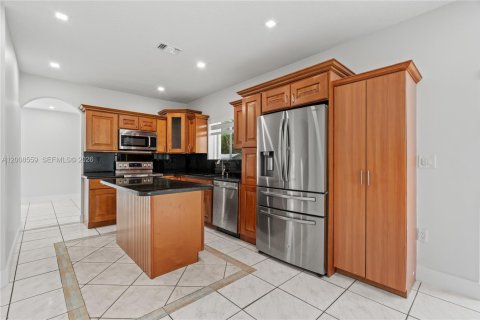 Villa ou maison à vendre à Miami, Floride: 4 chambres, 182.46 m2 № 2074159 - photo 9