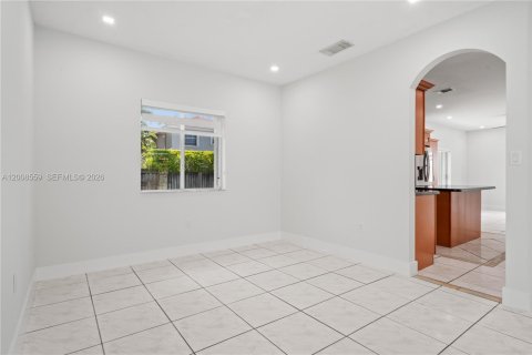 Villa ou maison à vendre à Miami, Floride: 4 chambres, 182.46 m2 № 2074159 - photo 6