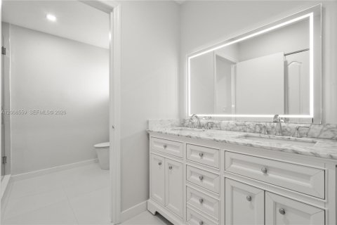 Villa ou maison à vendre à Miami, Floride: 4 chambres, 182.46 m2 № 2074159 - photo 21