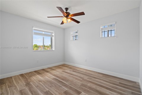Villa ou maison à vendre à Miami, Floride: 4 chambres, 182.46 m2 № 2074159 - photo 23