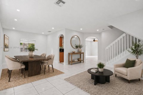 Villa ou maison à vendre à Miami, Floride: 4 chambres, 182.46 m2 № 2074159 - photo 2