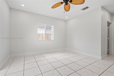Villa ou maison à vendre à Miami, Floride: 4 chambres, 182.46 m2 № 2074159 - photo 16