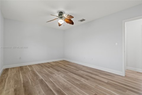 Villa ou maison à vendre à Miami, Floride: 4 chambres, 182.46 m2 № 2074159 - photo 27