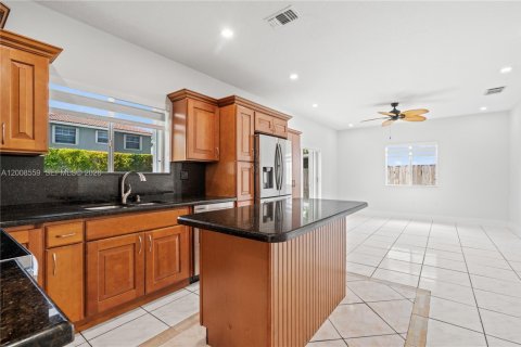 Villa ou maison à vendre à Miami, Floride: 4 chambres, 182.46 m2 № 2074159 - photo 10