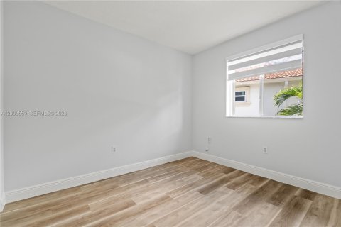 Villa ou maison à vendre à Miami, Floride: 4 chambres, 182.46 m2 № 2074159 - photo 29