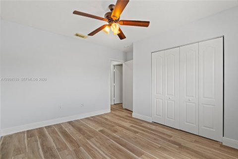 Villa ou maison à vendre à Miami, Floride: 4 chambres, 182.46 m2 № 2074159 - photo 24