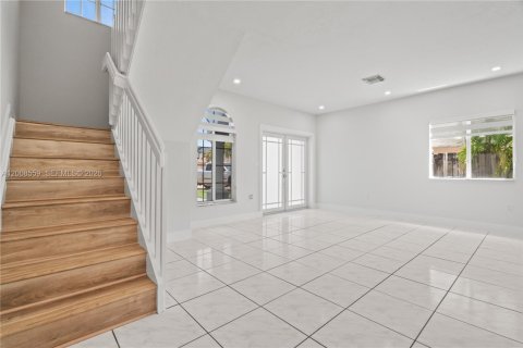 Villa ou maison à vendre à Miami, Floride: 4 chambres, 182.46 m2 № 2074159 - photo 17